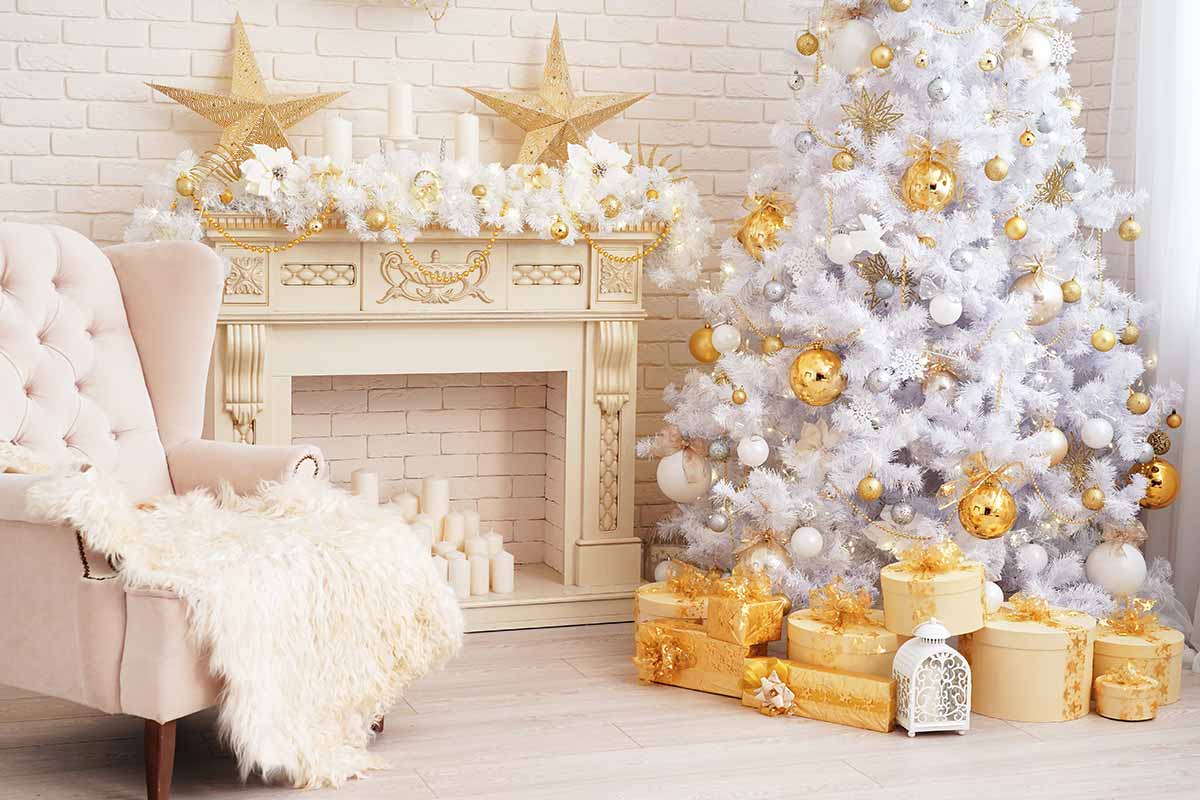 Albero di Natale bianco: idee chic per un’atmosfera magica in casa