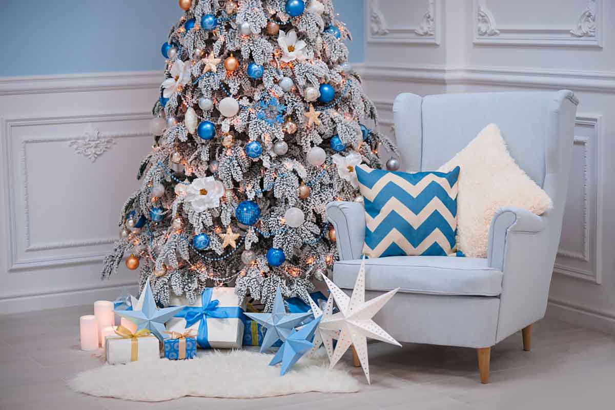 albero di natale bianco e blu