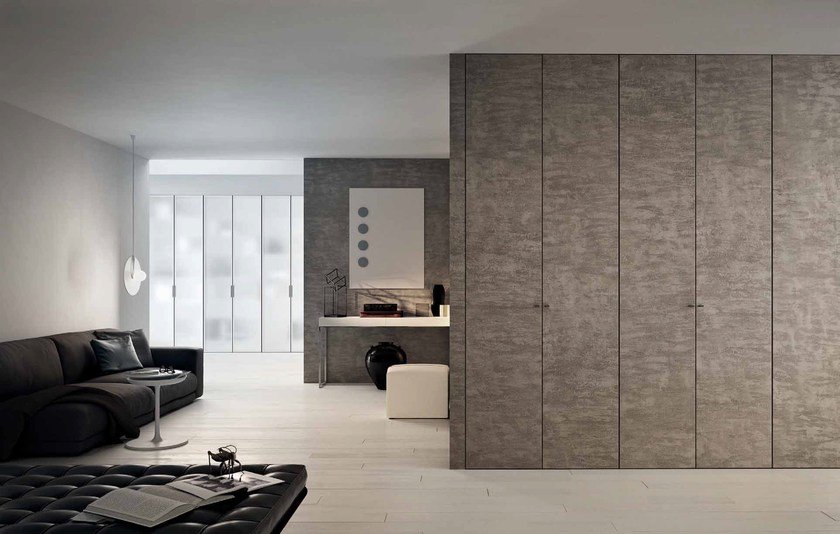 armadio che tocca il soffitto