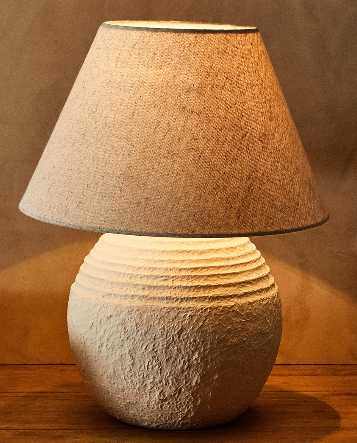 lampada da tavolo zara home in terracotta