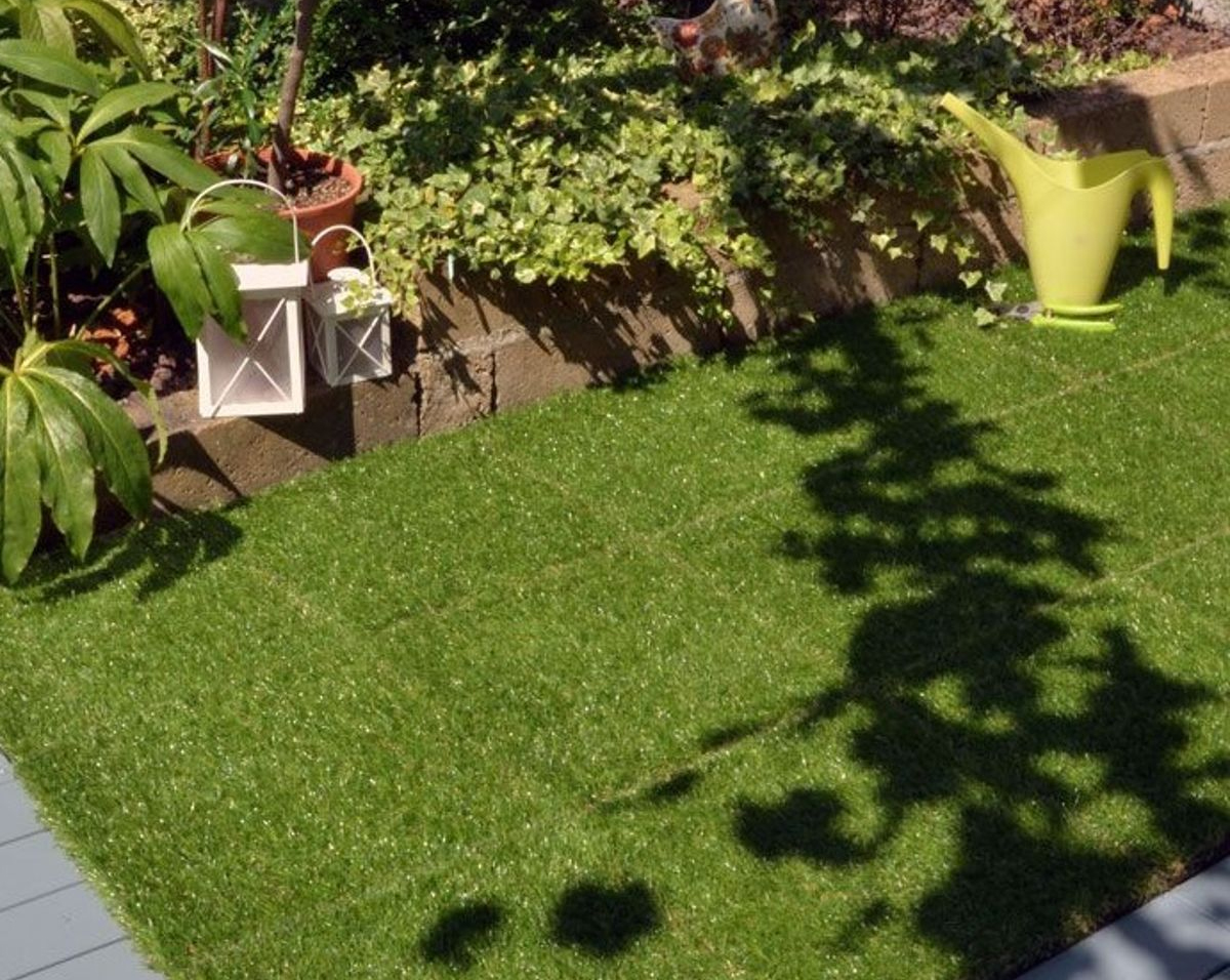 pavimentare il giardino con erba sintetica