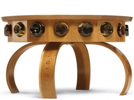 Don vino, il tavolo in legno porta bottiglie