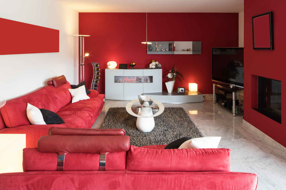 #DEVA_ALT_TEXT#tonalita di rosso per il soggiorno